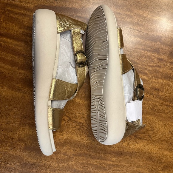 VIONIC women’s Harmony RX Women's T-Strap Recovery Sandal - Picture 13 of 16